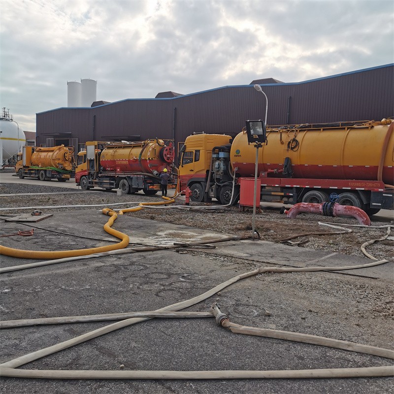 金山污水池清理