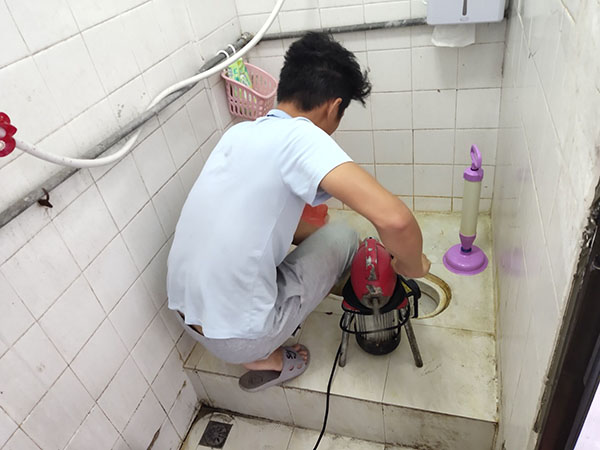 金山肥皂掉到马桶里把马桶堵住了怎么办？马桶堵住了怎么办