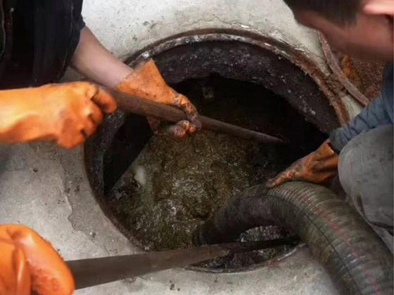 金山清理化粪池时如何避免沼气的危害?